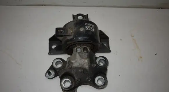 Opel Mokka X Engine mount bracket 42476587