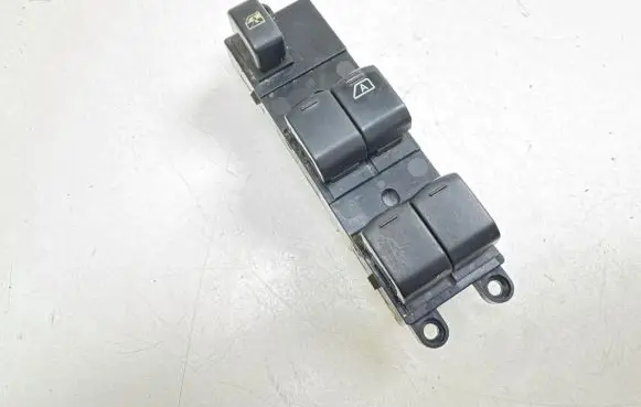 Nissan Note (E11) Electric window control switch 25401