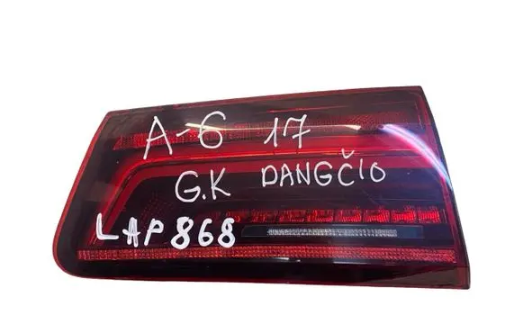 Tailgate rear/tail lights