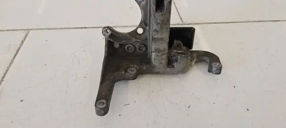 Volvo C30 Engine mounting bracket AV6Q9B470BA R8S3A