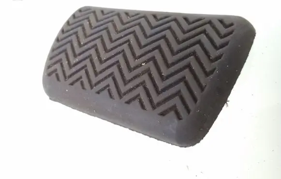 Toyota RAV 4 (XA40) Brake pedal