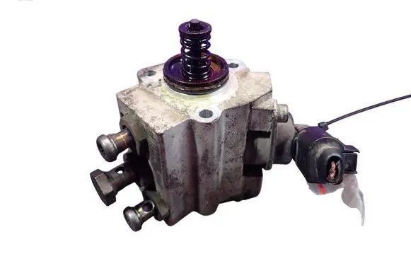 Audi A3 S3 8P Fuel injection high pressure pump