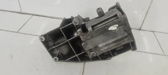 BMW 7 E38 Engine mounting bracket 1433564