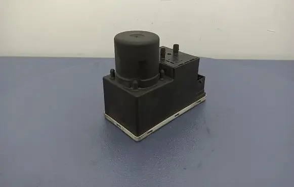 Audi A3 S3 8L Central locking vacuum pump 8D0862257C