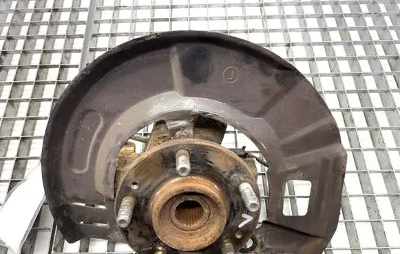 Front wheel hub spindle knuckle
