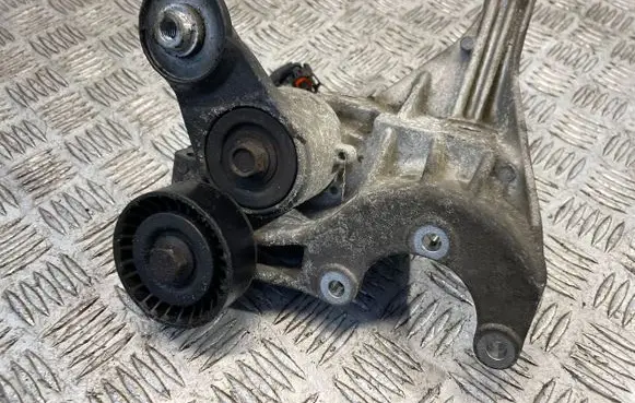 Chrysler Grand Voyager V Power steering pump mounting bracket 90513157F