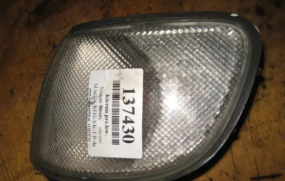 Nissan Sunny Front indicator light