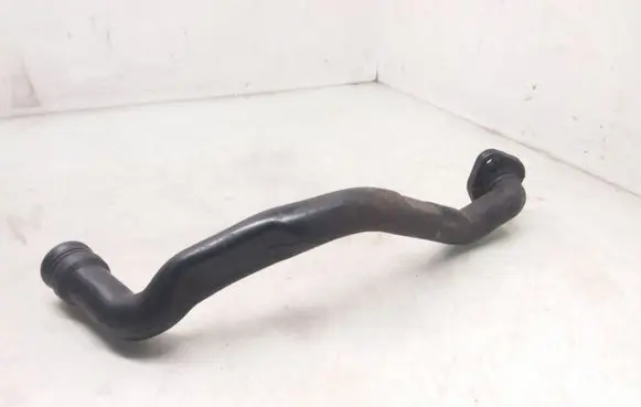 Volkswagen PASSAT B5 Breather hose/pipe 108737