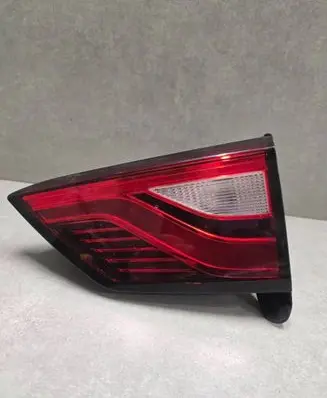 Tailgate rear/tail lights
