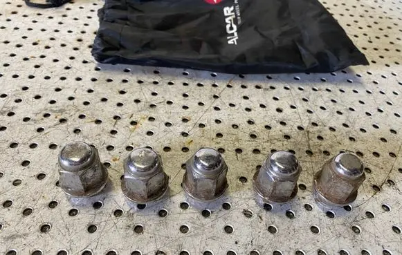 Nuts/bolts