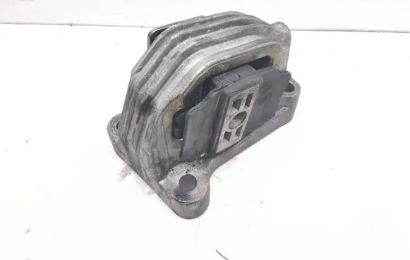 Volvo XC90 Engine mount bracket 30776354