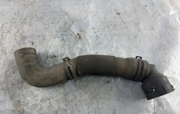 Volkswagen Polo IV 9N3 Engine coolant pipe/hose 1C0122291