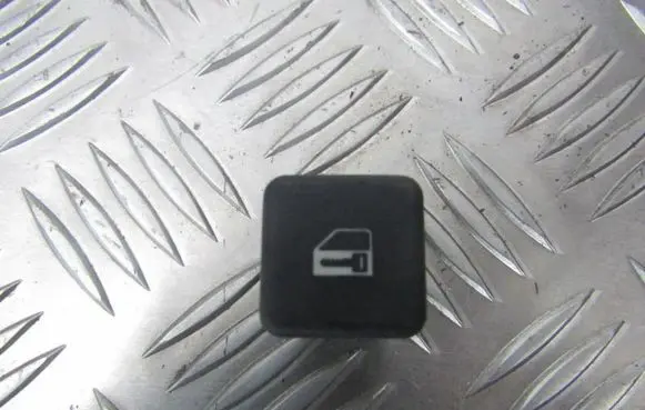 BMW 7 E38 Central locking switch button 8360828