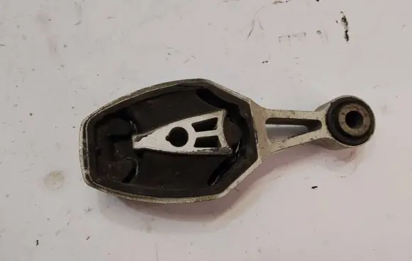 Peugeot 208 I Engine mount bracket 9810221880