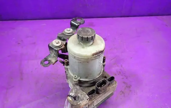 Skoda Fabia Mk1 (6Y) Power steering pump 6Q0423155AD