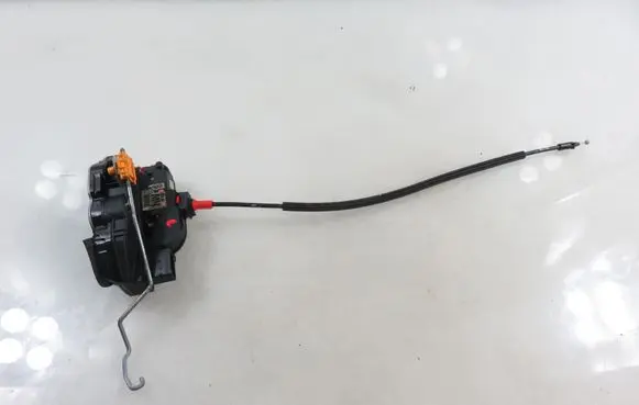 Opel Mokka Rear door lock 13579545