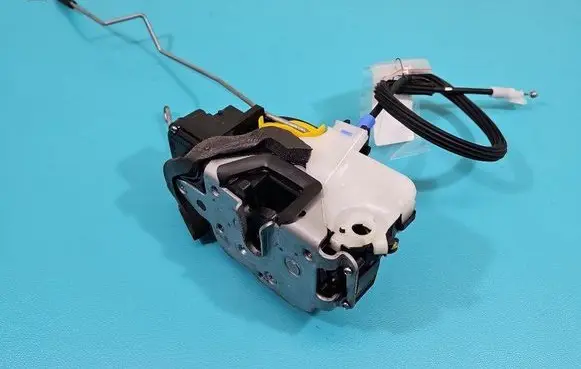 Opel Mokka Front door lock 13579522 IMPRK1489533