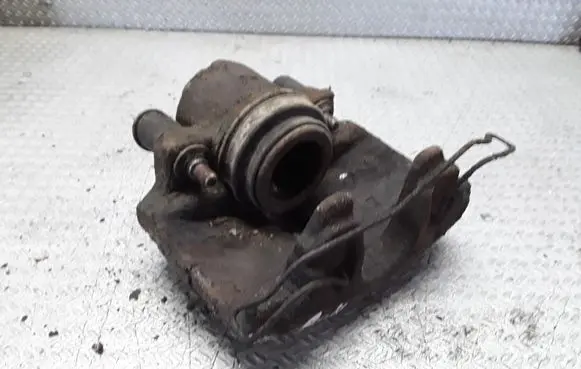 Volkswagen Golf Plus Front brake caliper