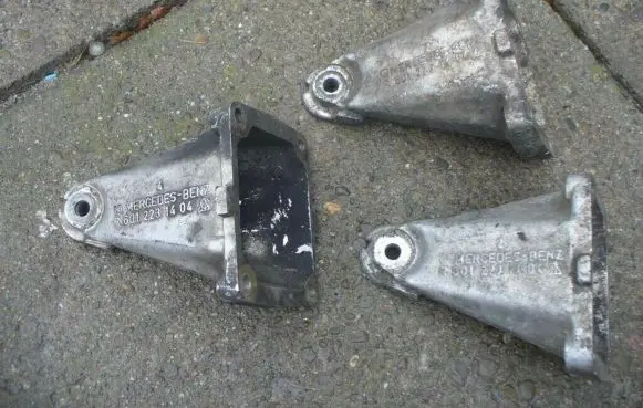 Mercedes-Benz E W124 Engine mounting bracket 6012231404