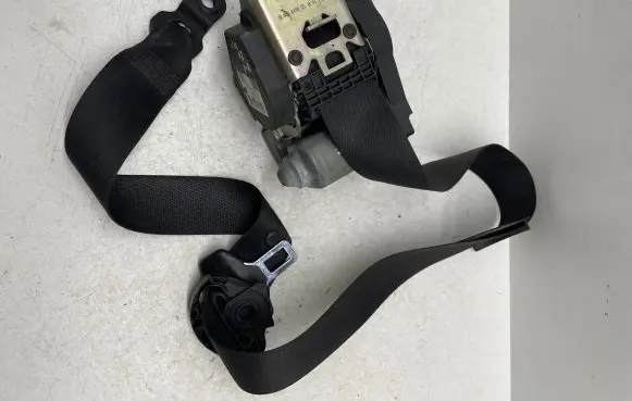 Mercedes-Benz E W211 Front seatbelt 602208100 008L000 021106