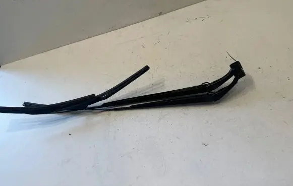 Toyota Yaris XP210 Front wiper blade arm