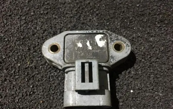 Nissan Almera N16 Ignition amplifier control unit 84988a