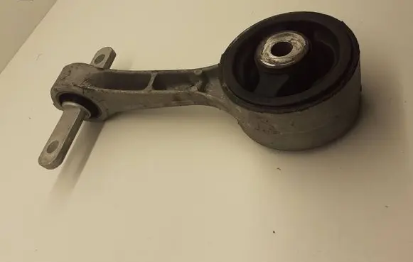 Honda Civic Engine mount bracket 0027