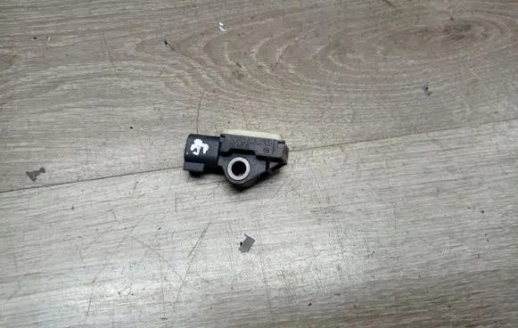 Volvo V70 Airbag deployment crash/impact sensor 31264395