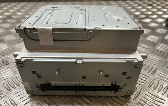 Radio/GPS head unit trim