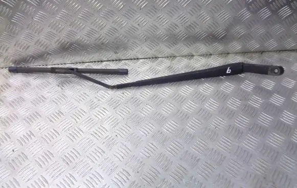 Toyota Corolla Verso E121 Front wiper blade arm