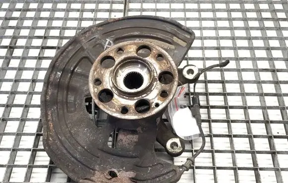 Mercedes-Benz B W246 W242 Front wheel hub spindle knuckle A2464210620