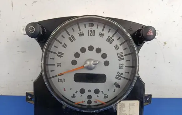 Speedometer (instrument cluster)