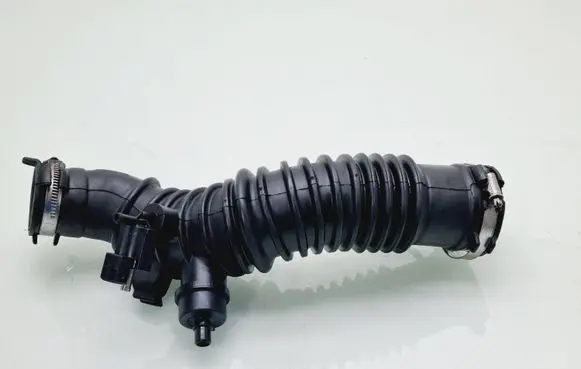 Renault Megane III Air intake duct part 165750001R