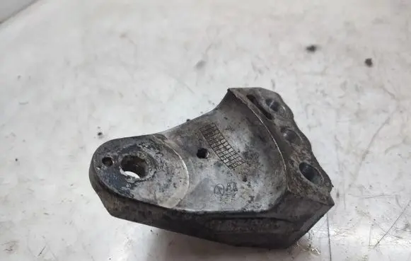 Hyundai Sonata Engine mounting bracket
