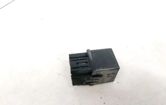 Volvo S40, V40 Other relay MB953381 V23134-B52-X240