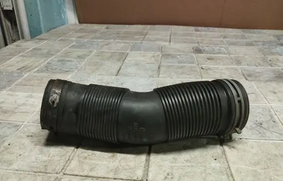Volkswagen Polo IV 9N3 Intercooler hose/pipe 6Q0129684AB