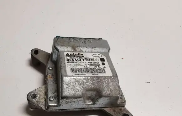 Opel Vivaro Airbag control unit/module 8200658370