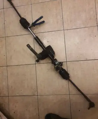 Volkswagen Golf I Steering rack 171419105b
