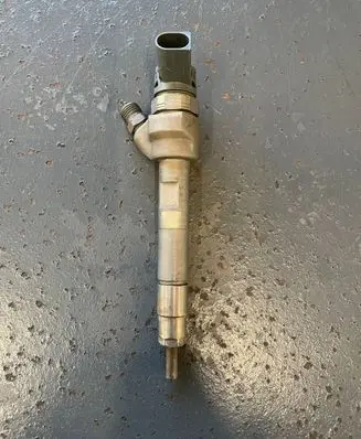 BMW 5 F10 F11 Fuel injector 7810702