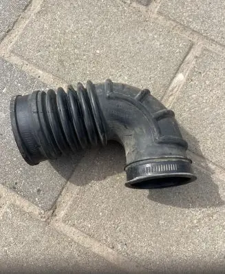 Air intake hose/pipe
