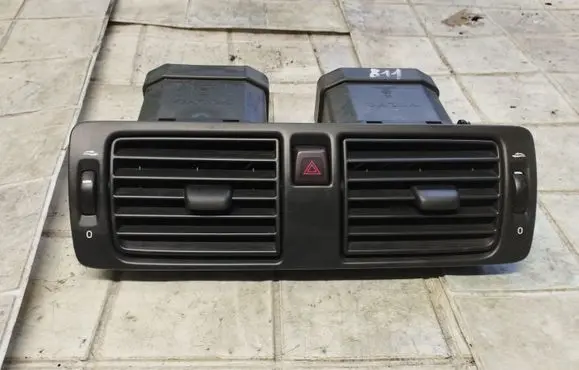 Volvo V50 Dash center air vent grill Y01145 30739296