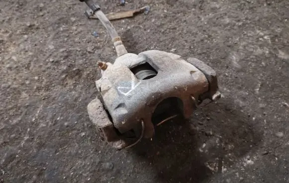 Volvo XC70 Rear brake caliper