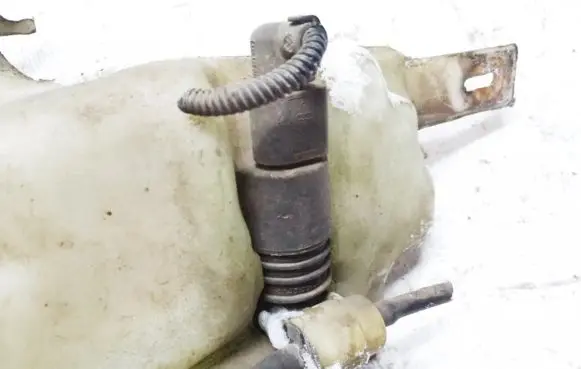 Volkswagen Caddy Windscreen/windshield washer pump