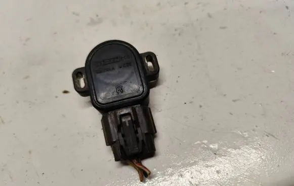 Subaru Legacy Throttle valve position sensor A22667R00