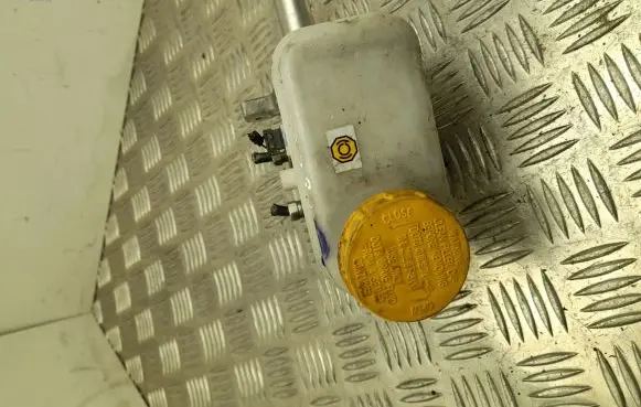 Subaru XV II Brake fluid reservoir 830HH