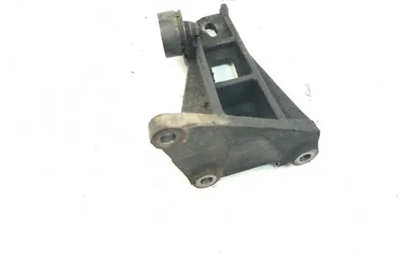Suzuki Grand Vitara II Engine mounting bracket