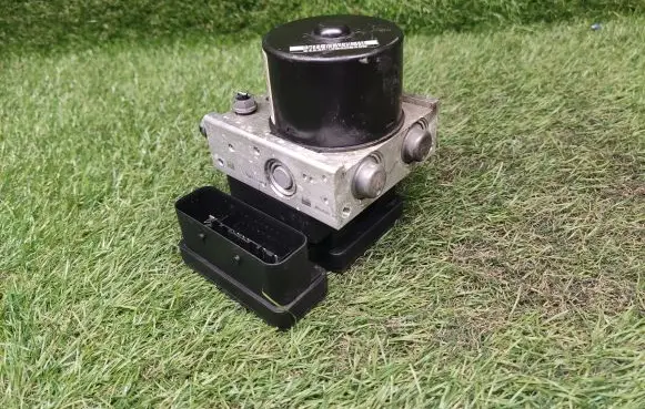 Skoda Octavia Mk2 (1Z) ABS Pump 1K0614117AC