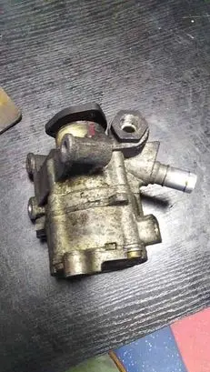 Mercedes-Benz E W210 Power steering pump 0024669201