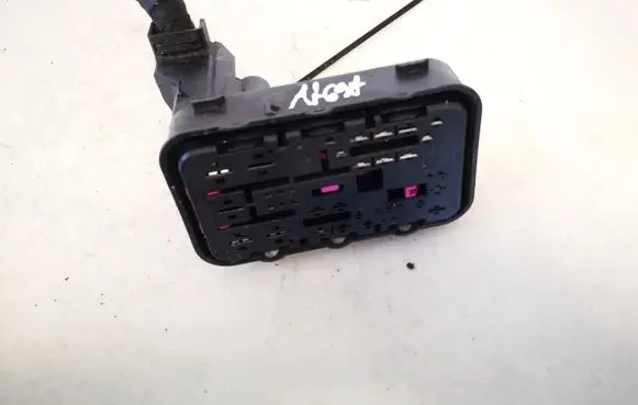 Volkswagen Jetta V Fuse box set 1k0937700