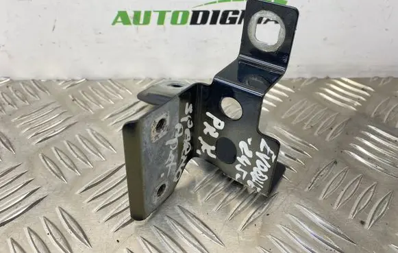 Land Rover Evoque II Fender mounting bracket K8D216E033AA